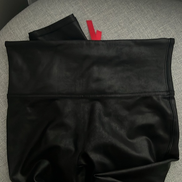 Women’s SPANX Leggings Faux Leather High Waisted Black Shiny Small Petite - Picture 5 of 8